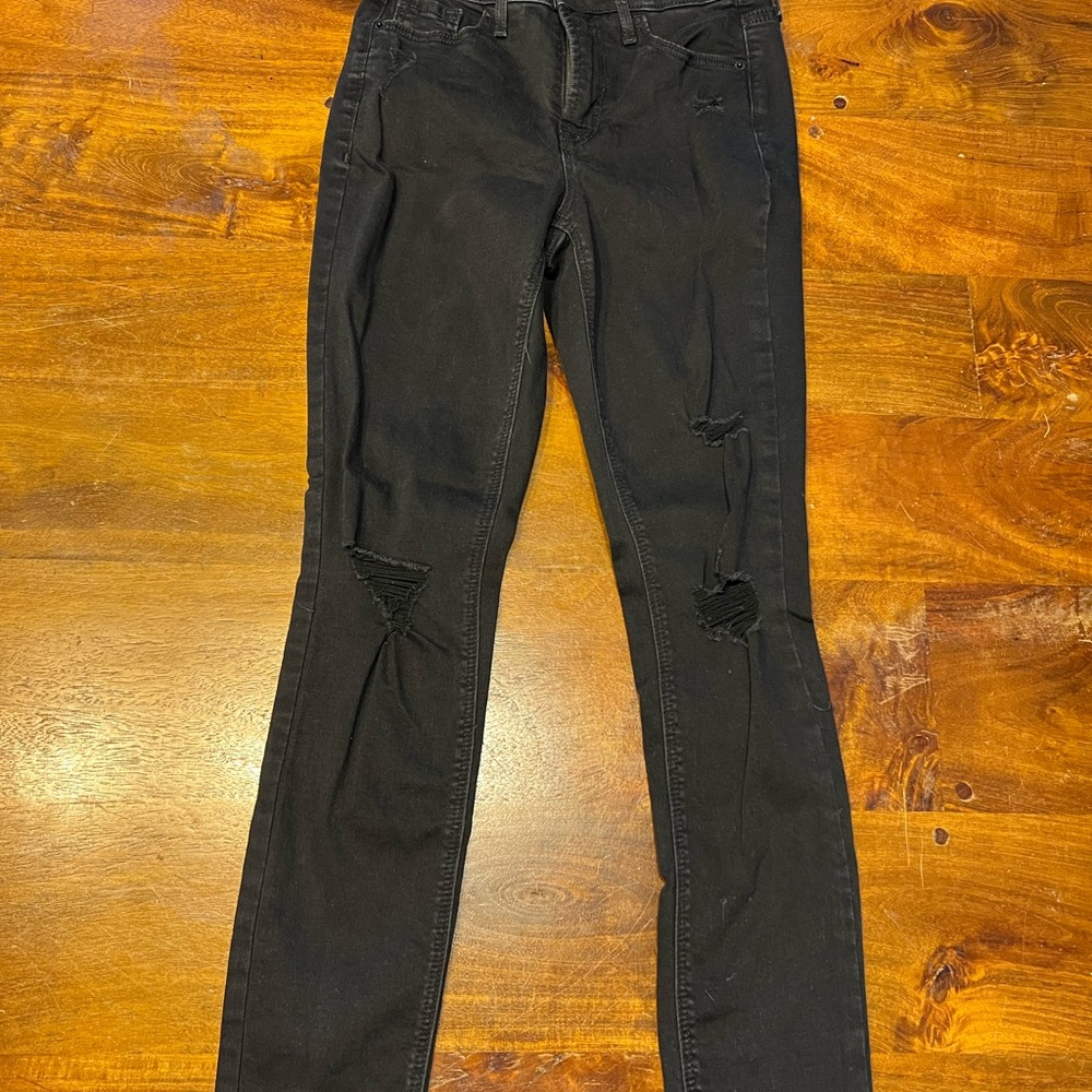 Black Distressed Women's Skinny Jeans